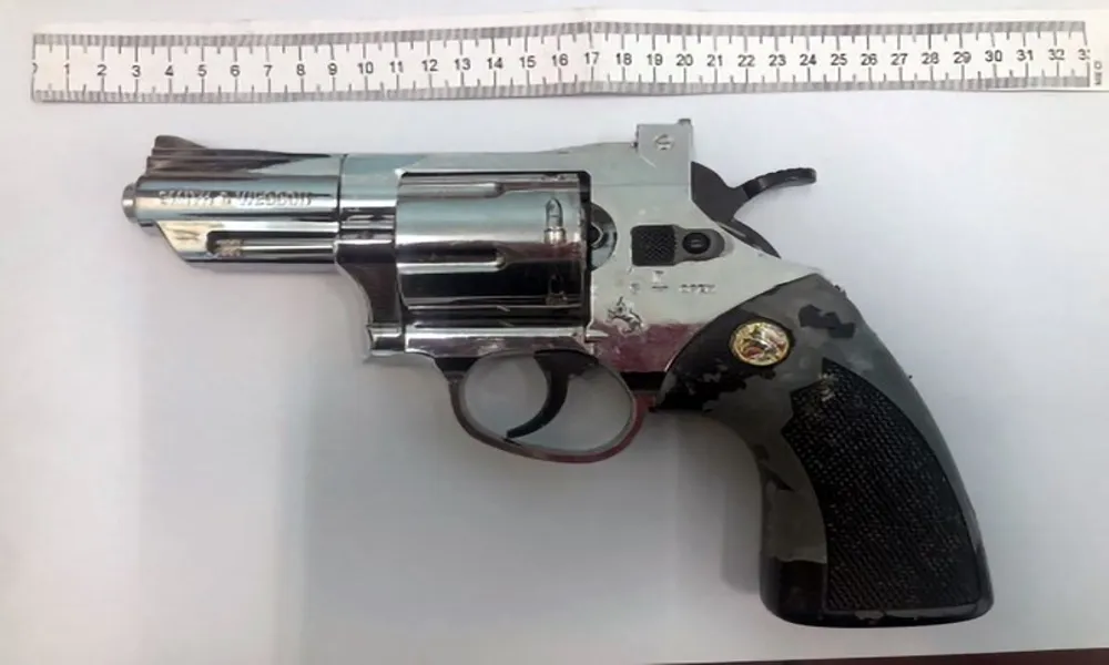 Bat-Nhom-Thanh-Nien--03