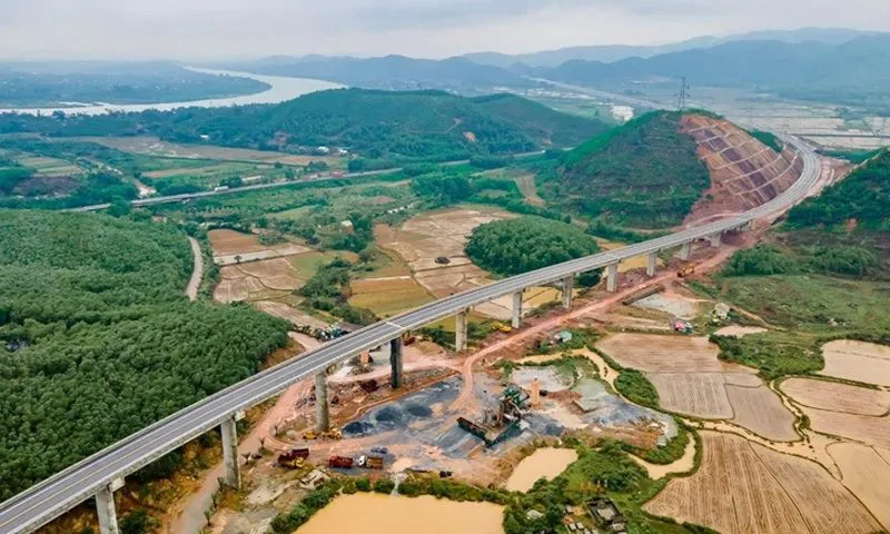 Cao tốc Cam Lộ - La Sơn-- Ảnh DCSVN
