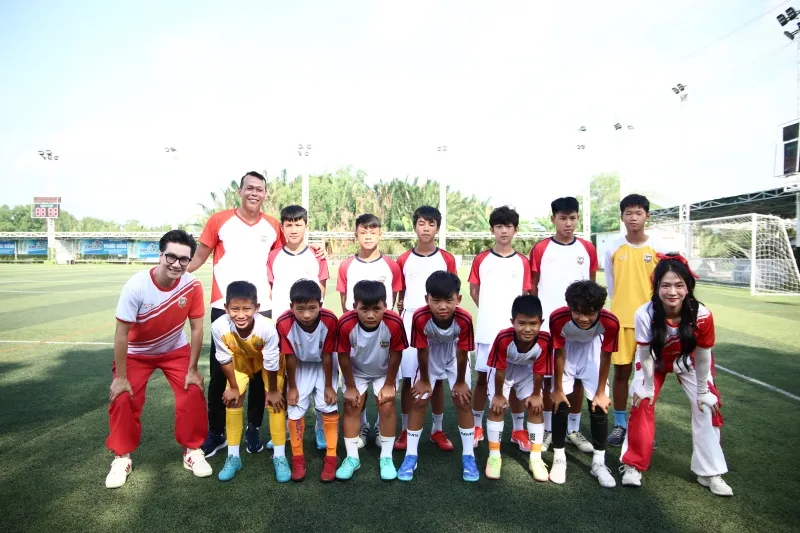 le-bong-va-bui-tan-truong-tiec-nuoi-khi-chia-tay-cac-cau-thu-nhi 20240925-150112-01