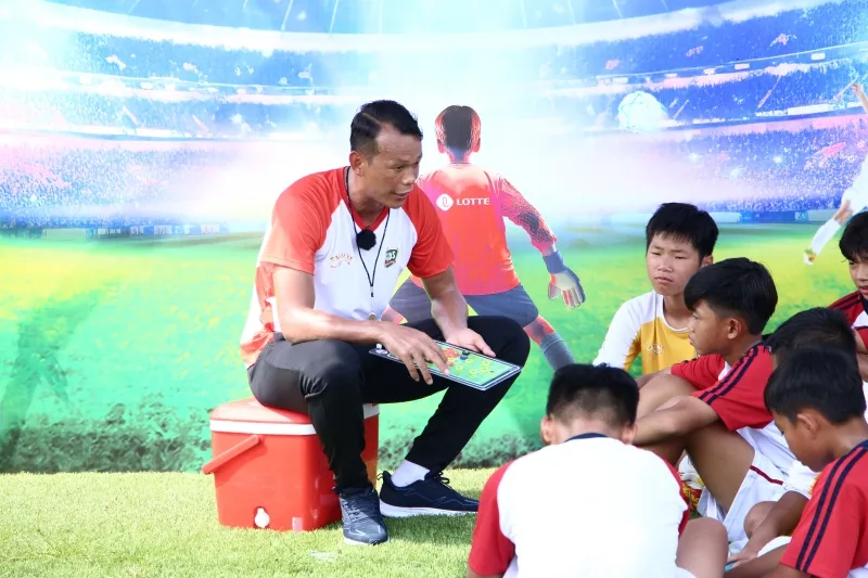 le-bong-va-bui-tan-truong-tiec-nuoi-khi-chia-tay-cac-cau-thu-nhi 20240925-150112-09