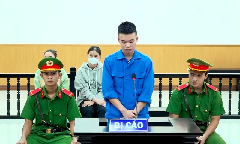 Thanh niên 18 tuổi lĩnh 4 năm tù vì pha thuốc diệt cỏ định giết cha