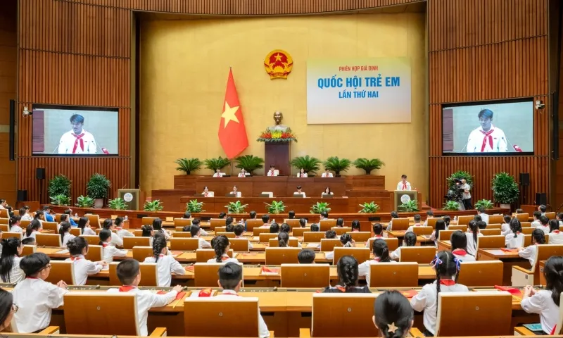 “Quốc hội trẻ em” chất vấn về bạo lực học đường và tác hại thuốc lá