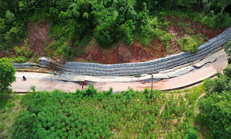 Hòa Bình xây dựng khẩn cấp điểm sạt lở ở đường tỉnh 439