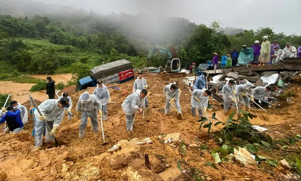 Hà Giang khẩn trương tìm kiếm nạn nhân mất tích, di dời các hộ dân đến nơi an toàn