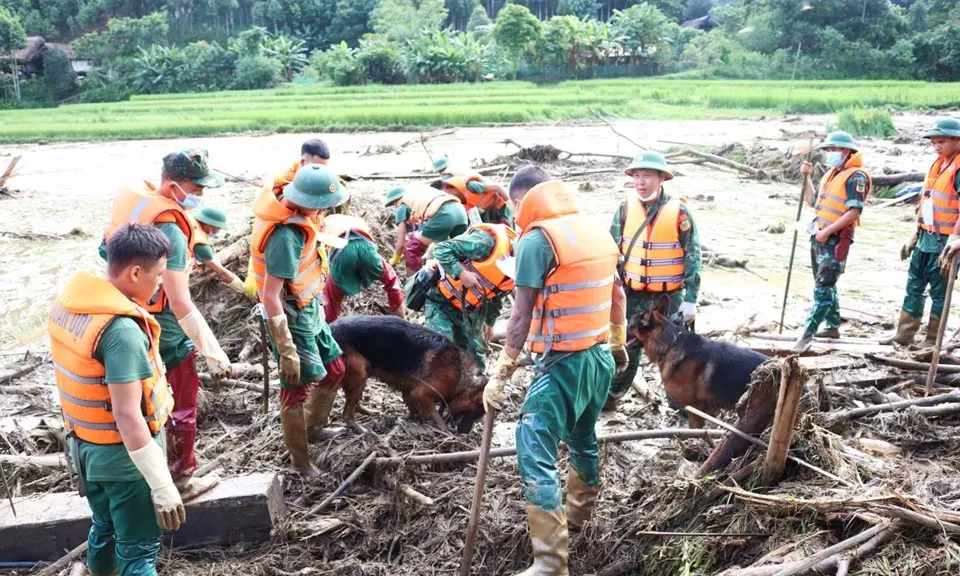 Lào Cai tiếp tục tìm nạn nhân mất tích ở Làng Nủ thêm 5 ngày