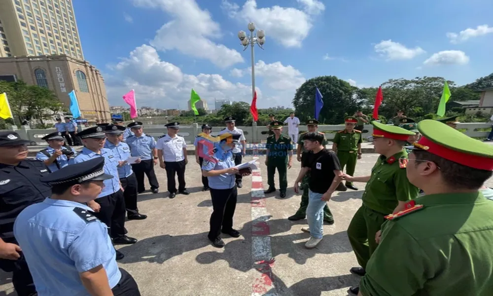 10 người Trung Quốc bị trục xuất khỏi Việt Nam sau khi lợi dụng địa bàn biên giới để phạm tội