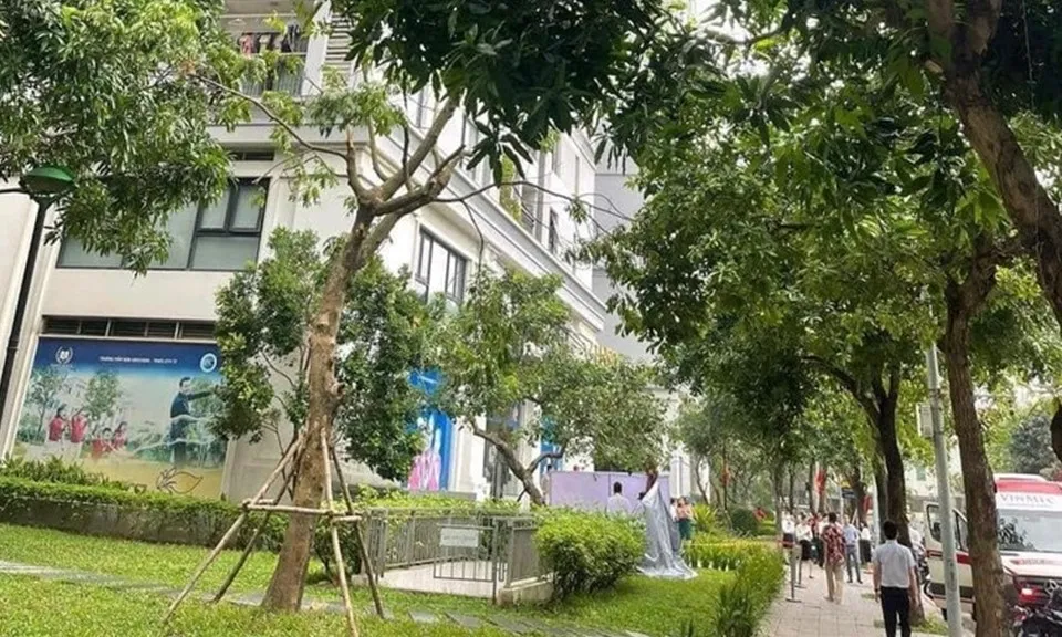 Bé trai 5 tuổi ở Hà Nội rơi từ tầng 22 chung cư xuống đất tử vong