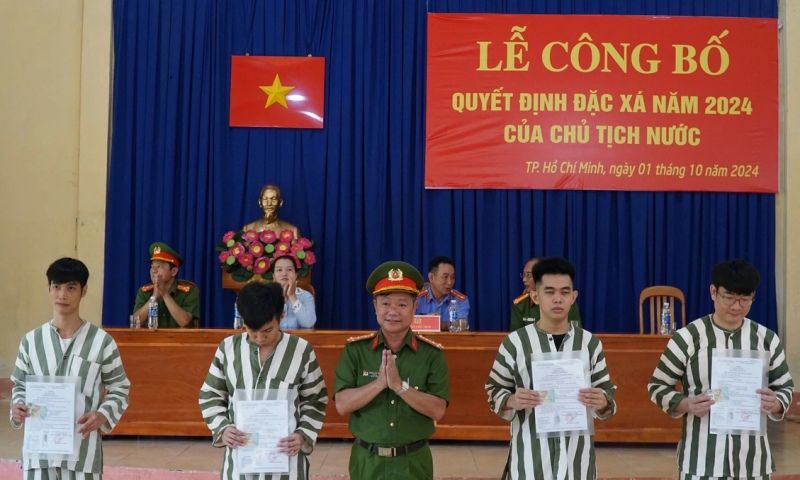 Trại tạm giam Chí Hòa công bố đặc xá cho 26 phạm nhân