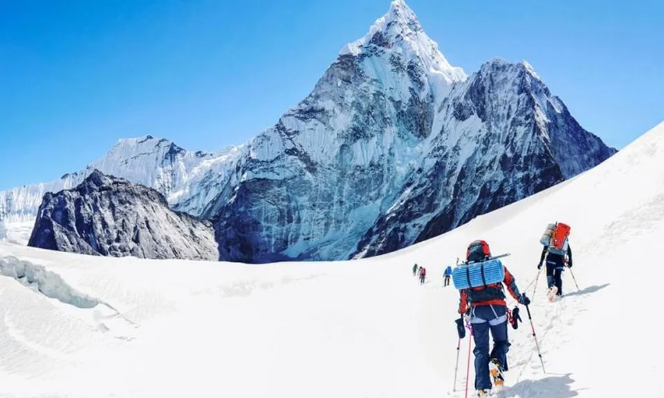 Núi Everest không ngừng cao lên qua từng năm