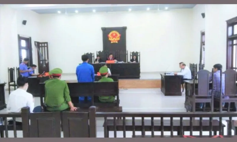 Phạt 12 năm tù cựu cán bộ công an giả mạo chữ ký để tham ô tài sản