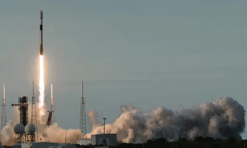 SpaceX phóng thành công tàu vũ trụ Dragon 