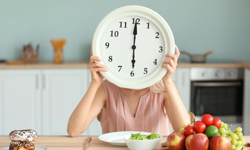 Tiết lộ thời điểm lý tưởng để ăn tối nhằm cải thiện sức khỏe