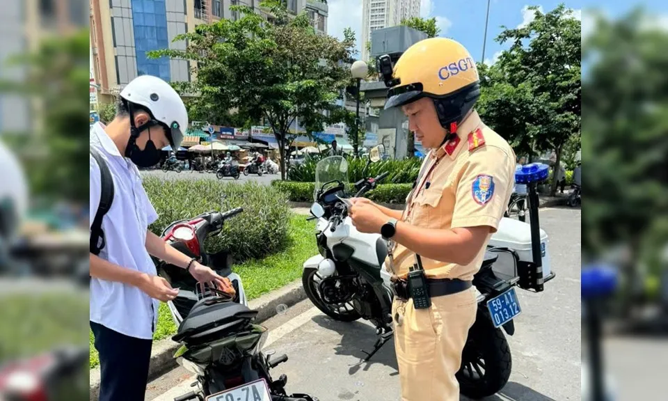 CSGT TPHCM ra quân kiểm tra, xử phạt vi phạm giao thông lứa tuổi học sinh