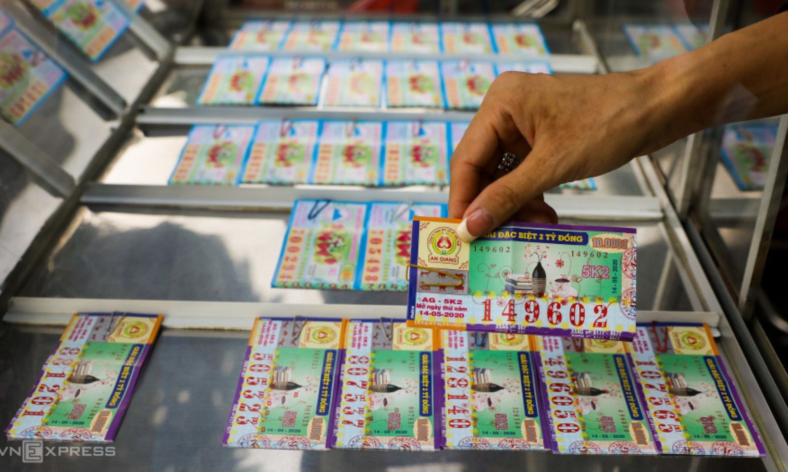 Trúng “đậm” 8 giải độc đắc, người phụ nữ bán thịt vẫn giản dị, chăm làm từ thiện