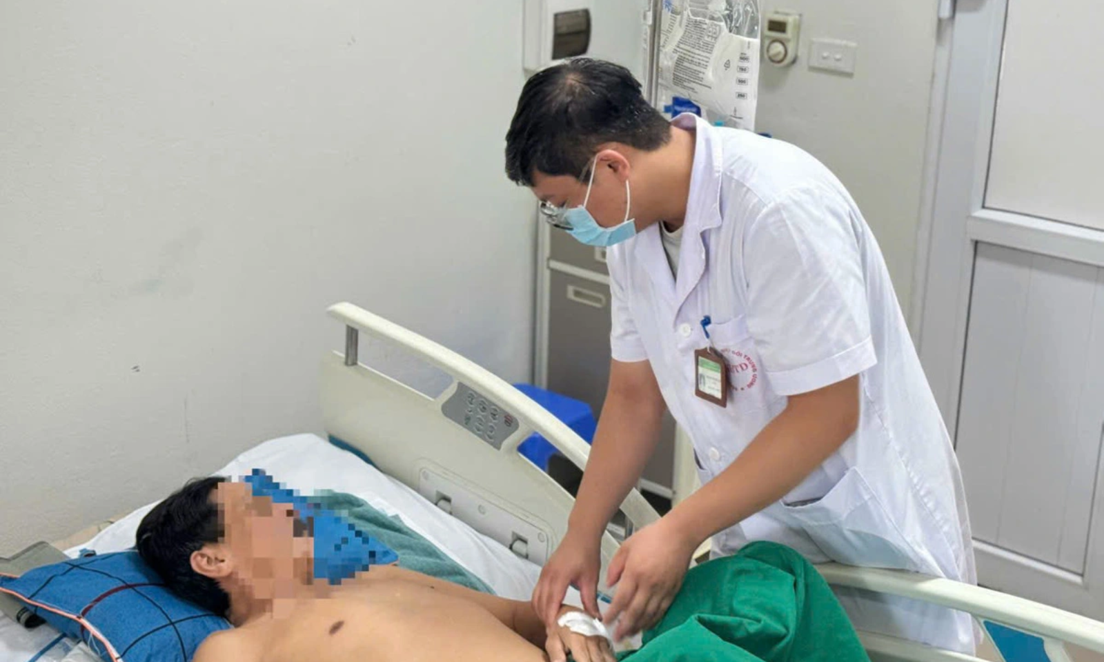 Cả gia đình nguy kịch vì nhiễm xoắn khuẩn lây qua nước lũ