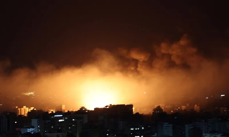 Israel ném bom trung tâm Beirut sau 18 năm