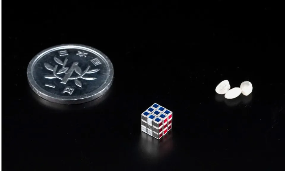 Nhật Bản ra mắt khối rubik nhỏ nhất thế giới, tương đương với hạt gạo