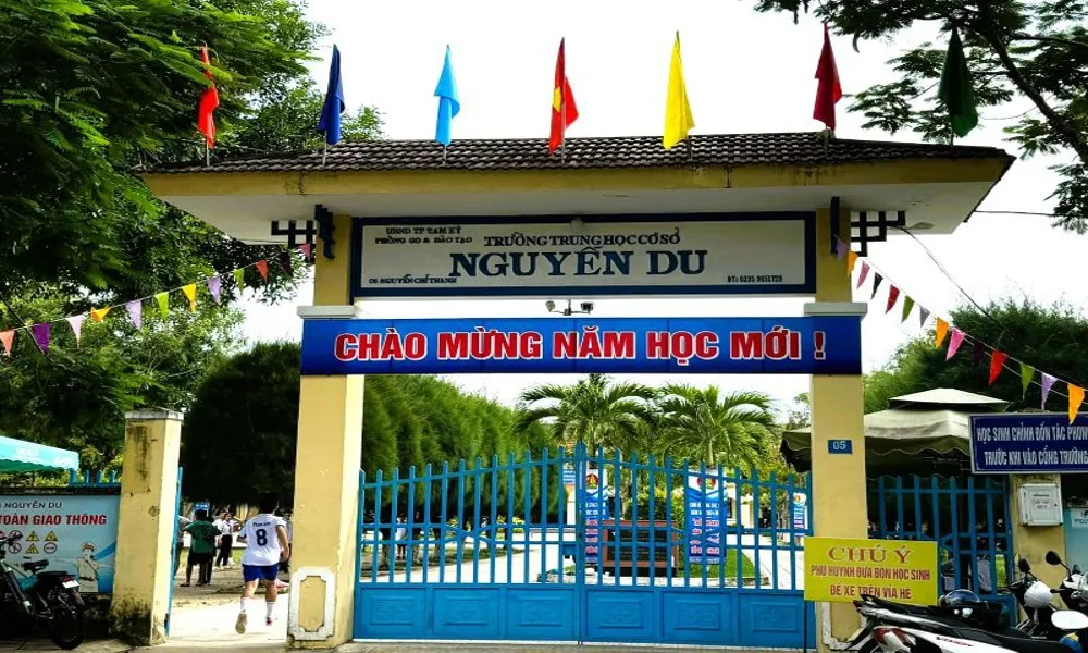 Xử phạt hành chính phụ huynh xông vào lớp đánh học sinh 