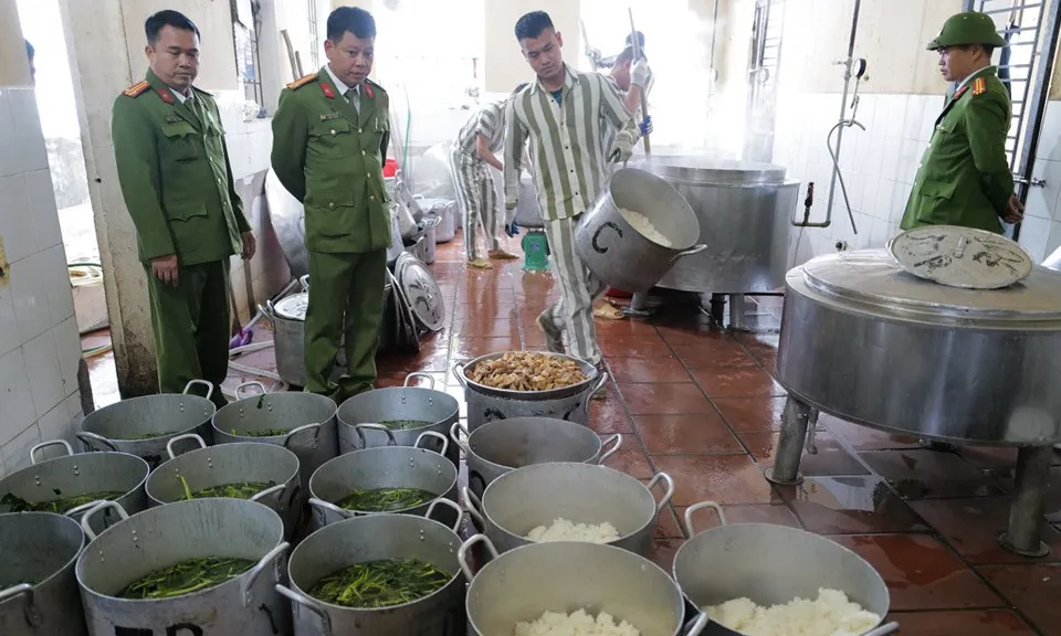 Quy định mới về chế độ ăn, mặc, chăm sóc y tế đối với phạm nhân