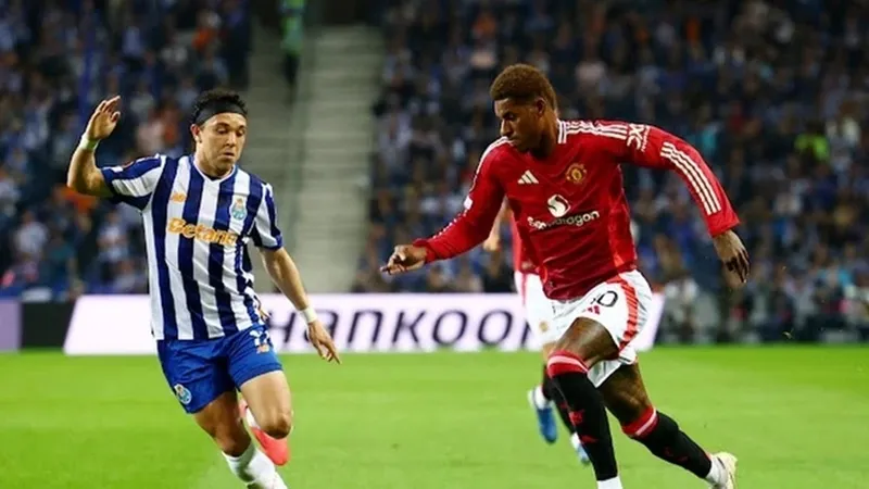 ten-hag-neu-ly-do-loai-rashford-chi-sau-45-phut-thi-dau 12