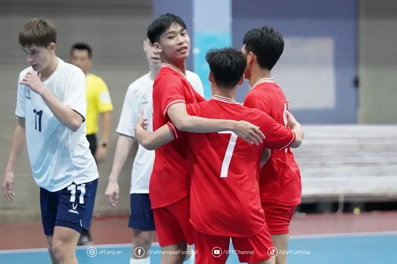 U19 futsal Việt Nam có được 4 bàn thắng vào lưới đội trẻ của nền futsal hạng 7 thế giới - Ảnh: VFF