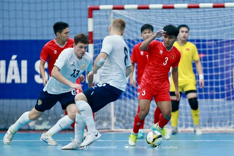 U19 futsal Việt Nam thi đấu quyết tâm và tập trung để mang về trận hòa 2-2 - Ảnh: VFF