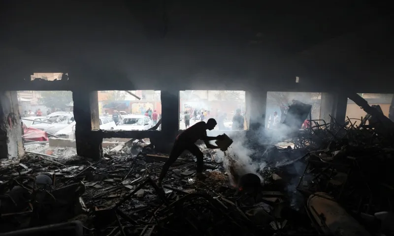 Cuộc không kích kinh hoàng ở Gaza: 24 người thiệt mạng tại thánh đường và trường học