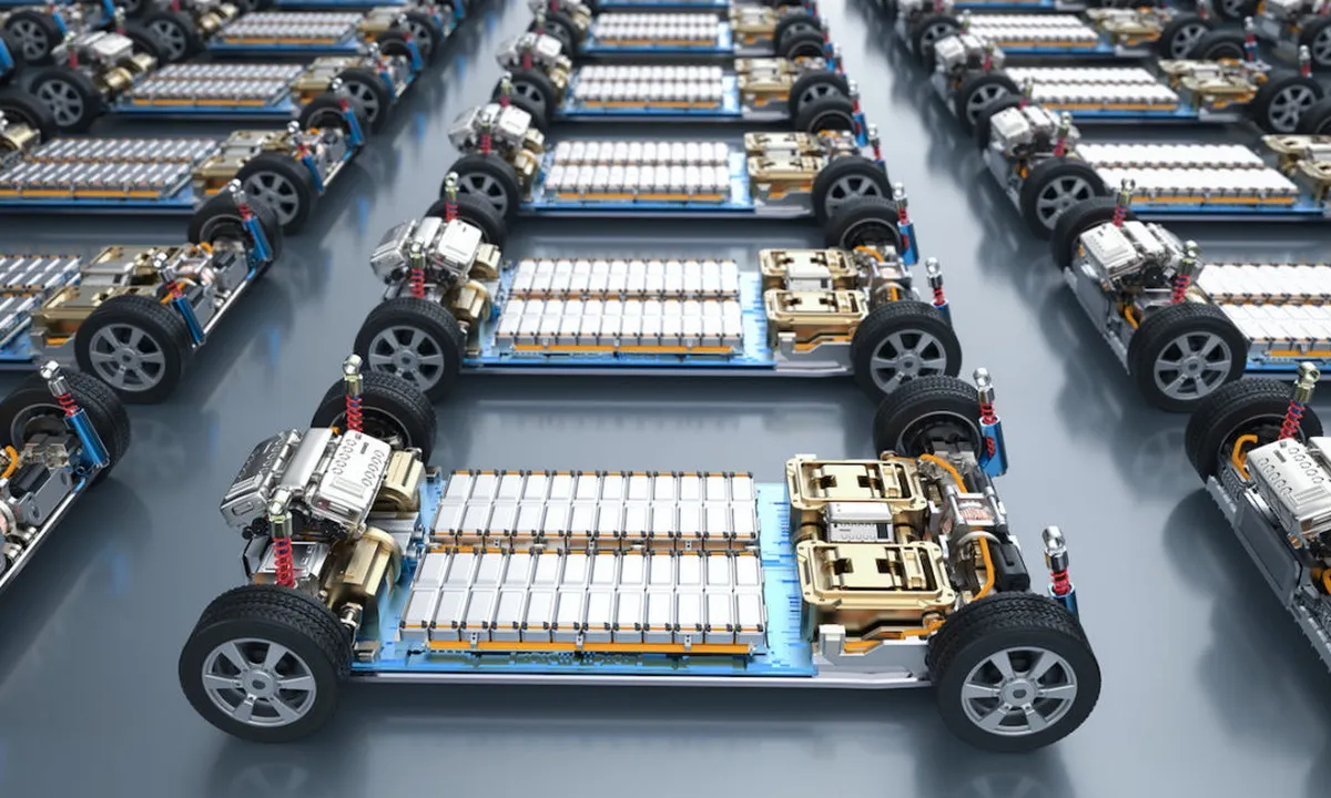 EV-BATTERY-FACTORY-iStock--PhonlamaiPhoto--1441154416