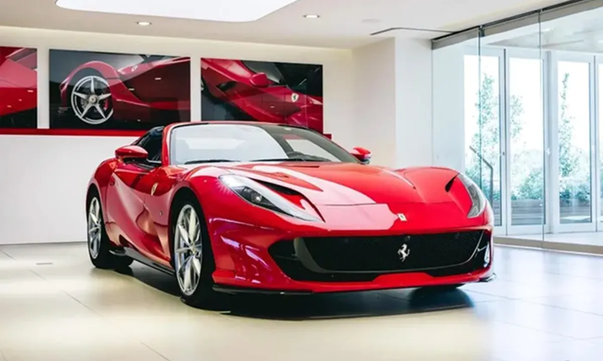 Siêu xe Ferrari 812 GTS Rosso 70th Anniversary xuất hiện tại Việt Nam