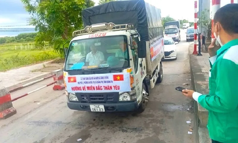 Xe chở hàng cứu trợ sẽ không còn được miễn phí dịch vụ từ 13/10