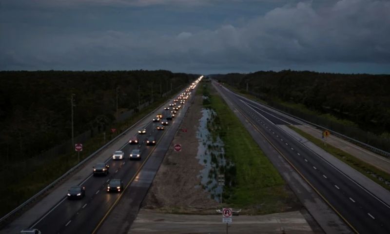 Mỹ: Người dân Florida khẩn trương ứng phó siêu bão Milton 