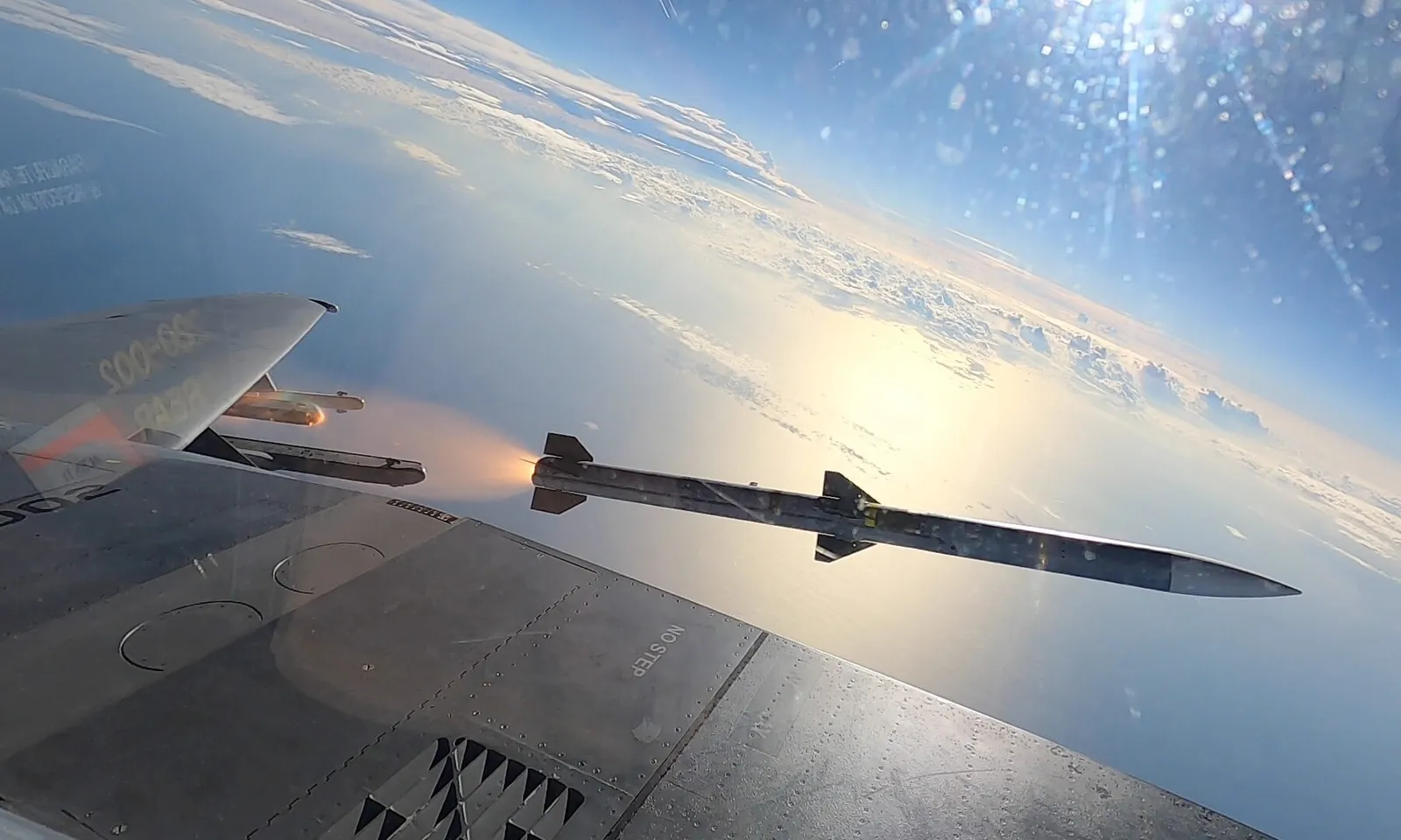 Mỹ - Nhật tiến gần đến việc cùng sản xuất tên lửa không đối không