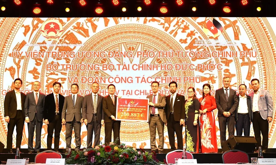 Người Việt tại Đức góp hơn 11 tỷ đồng ủng hộ đồng bào bị thiệt hại bởi mưa lũ