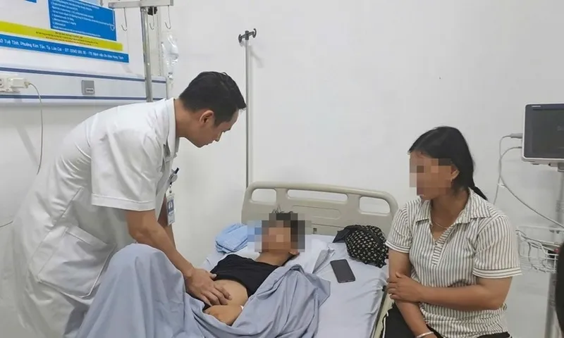 40 học viên Trường Cao đẳng Lào Cai nhập viện, nghi ngộ độc thực phẩm