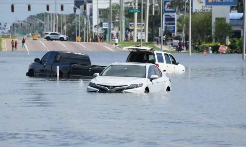 Căn nhà vượt bão với kiểu chằng mái độc đáo ở Florida