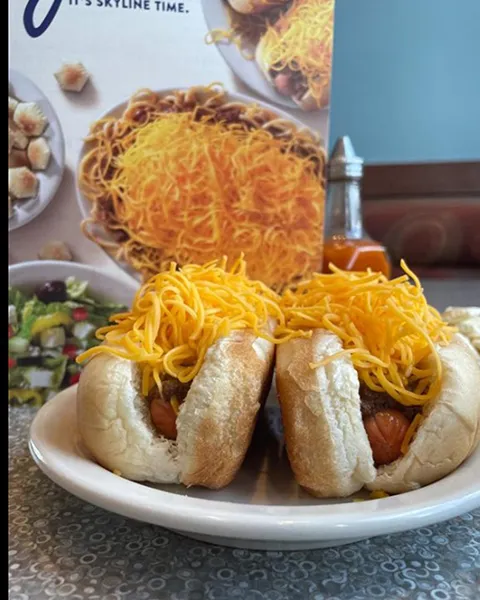 Skyline Chili có trụ sở tại Cincinnti đã phá Kỷ lục Thế giới Guinness về số ảnh hot dog được tải lên Instagram nhiều nhất trong một giờ. Ảnh do Skyline Chili