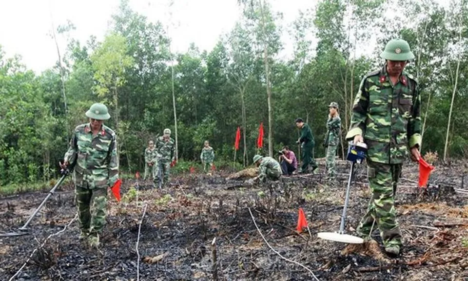 Nâng chế độ bồi dưỡng với người trực tiếp khảo sát, rà phá bom, mìn