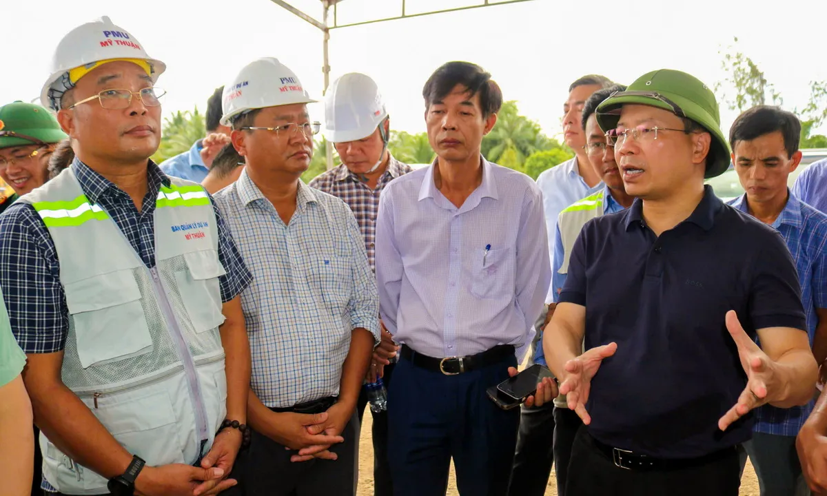 Thứ trưởng Bộ GTVT kiểm tra tiến độ cao tốc Cần Thơ - Cà Mau, chỉ đạo quyết liệt đẩy mạnh thi công