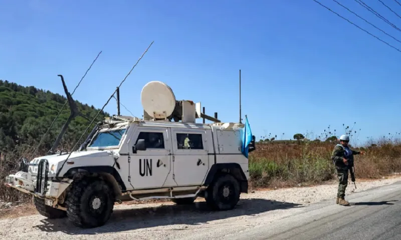 Các nhân viên gìn giữ hòa bình UNIFIL đã hoạt động dọc theo Đường xanh phân cách Lebanon và Israel AFP