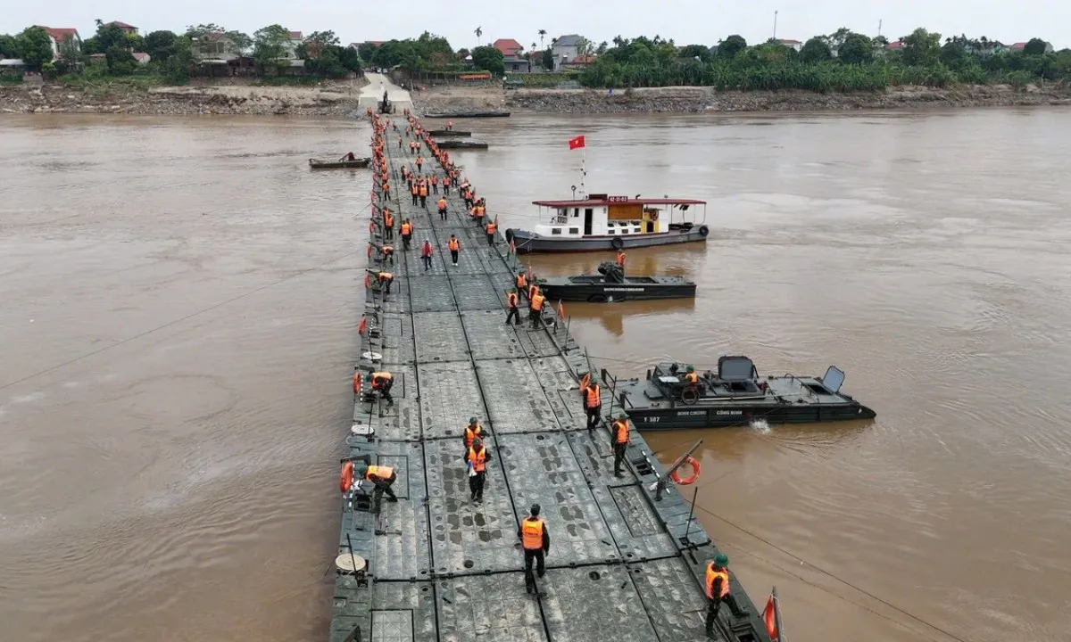 Cắt cầu phao Phong Châu do mực nước lên cao, chảy xiết