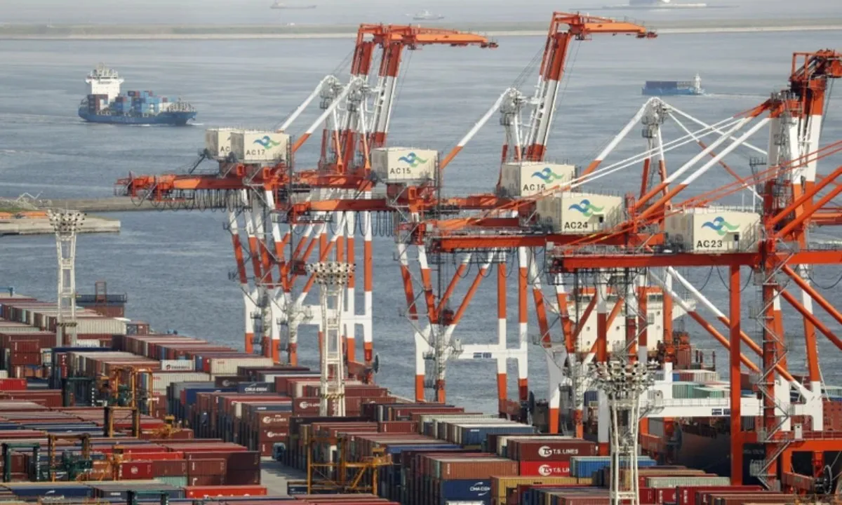 Thâm hụt thương mại Nhật Bản tăng đột biến