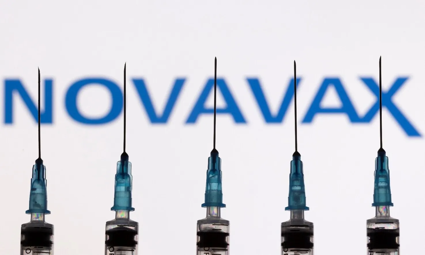 FDA tạm dừng thử nghiệm vaccine COVID-cúm kết hợp của Novavax do lo ngại về tính an toàn