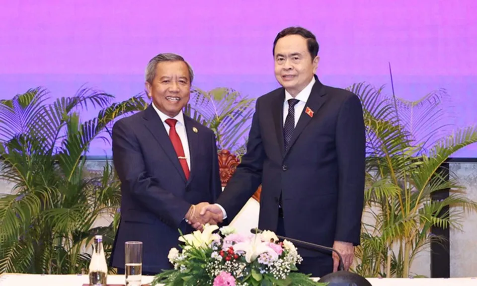 Chủ tịch Quốc hội tiếp Hội Hữu nghị Lào-Việt Nam và Trung ương Mặt trận Lào xây dựng đất nước