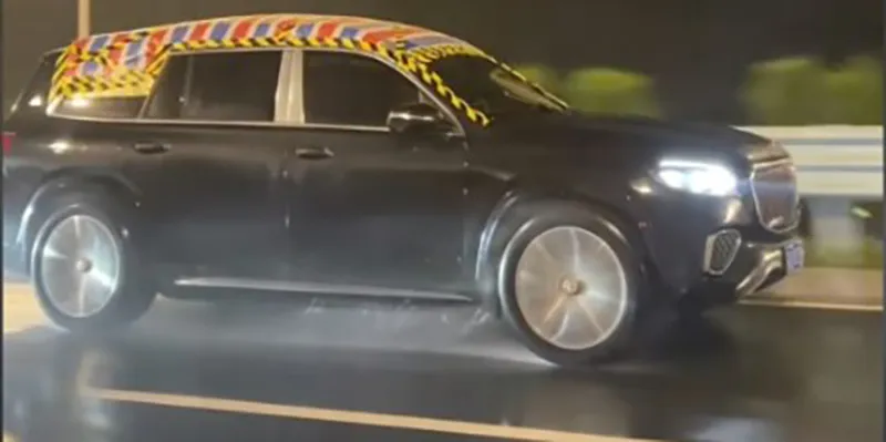 Ngay sau khi Zhou mua chiếc Maybach sang trọng, mọi thứ bắt đầu trở nên tồi tệ. Ảnh Douyin