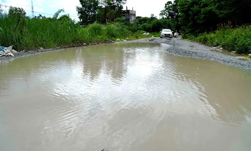 Con đường chưa đến 1 km trong thành phố làm 9 năm vẫn chưa xong