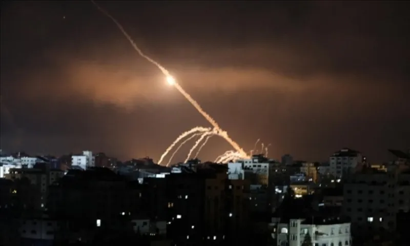 Israel hứng mưa rocket sau cái chết của thủ lĩnh Hamas Yahya Sinwar