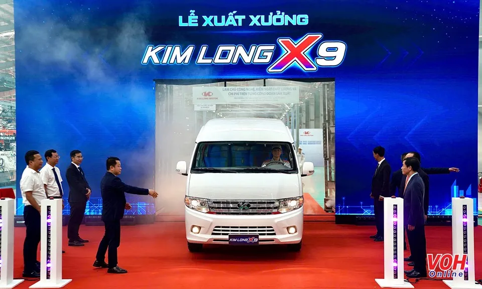 Ra mắt nhiều phiên bản minibus thương hiệu Việt đầu tiên