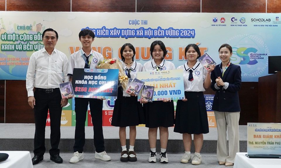 Học sinh nghiên cứu cách “sử dụng thức ăn thừa để làm phân bón hữu cơ”