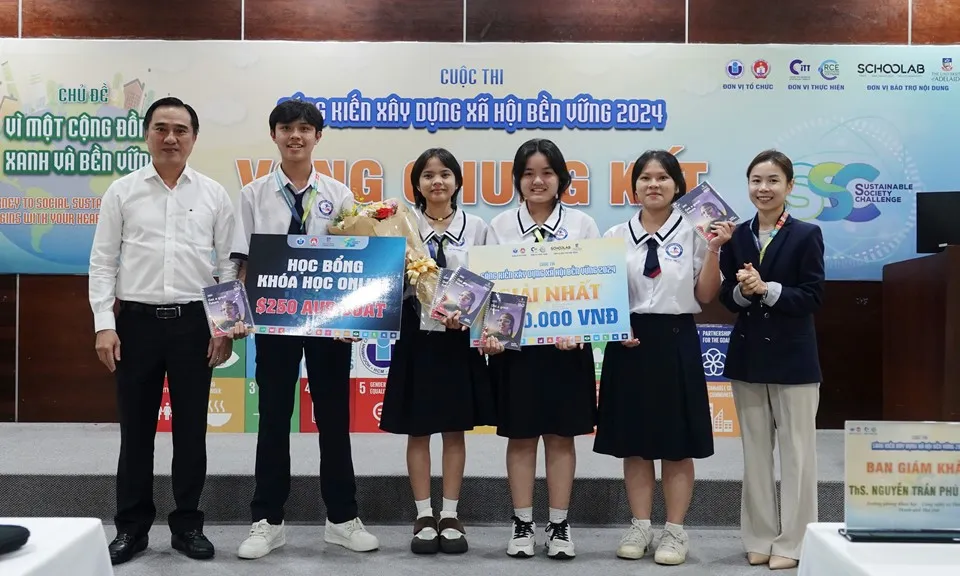 Học sinh nghiên cứu cách “sử dụng thức ăn thừa để làm phân bón hữu cơ”