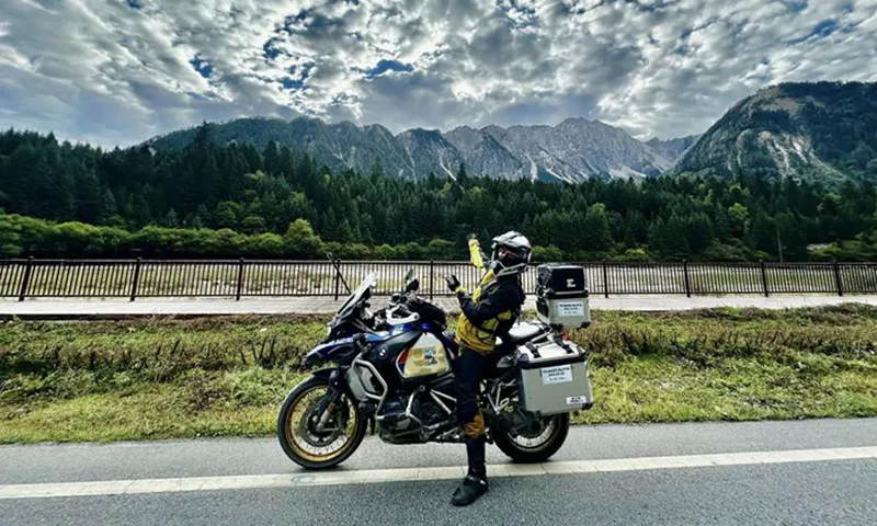 Phượt thủ vượt 12.000km qua ba nước: Việt Nam, Lào, Trung Quốc